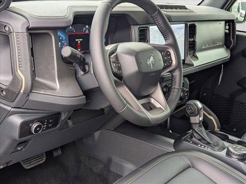 New 2025 Ford Bronco Badlands image 3