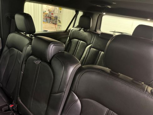 Used 2024 Jeep Wagoneer L Series II w/ Flexible Seating Group AWD/4WD image 16