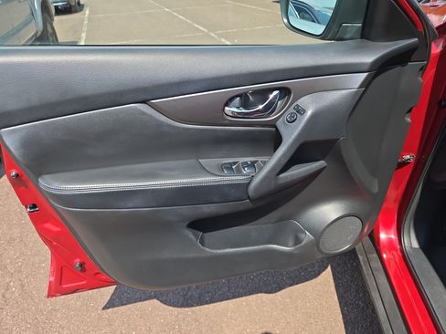 Used 2015 Nissan Rogue SV AWD/4WD image 14