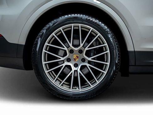 Used 2022 Porsche Cayenne S Platinum AWD/4WD image 21