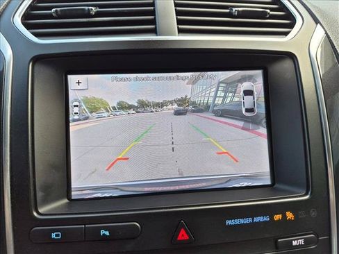 Used 2019 Ford Explorer Limited w/ Ford Safe & Smart Package FWD image 14