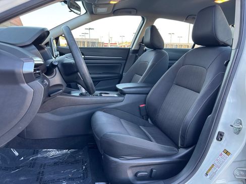 Used 2025 Nissan Altima 2.5 SV FWD image 27