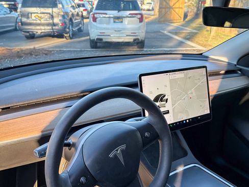 Used 2022 Tesla Model Y Performance image 26