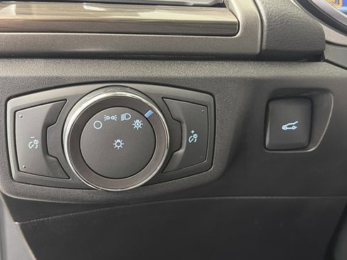 Certified 2018 Ford Fusion SE w/ Fusion SE Technology Package image 24