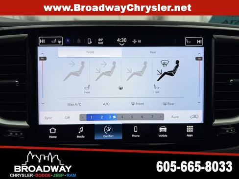 Used 2024 Chrysler Pacifica Touring-L image 22