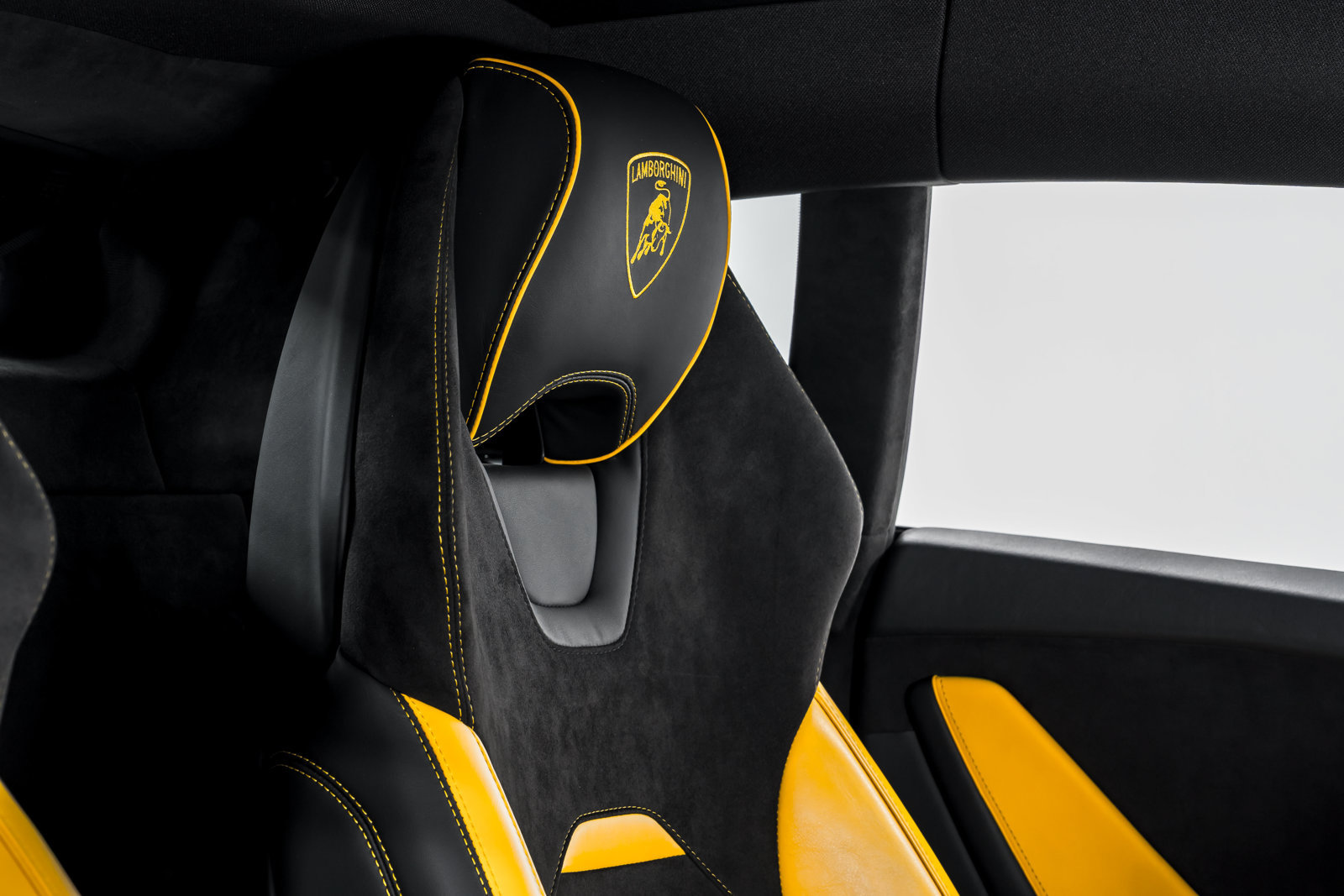 Used 2023 Lamborghini Huracan Tecnica RWD image 34