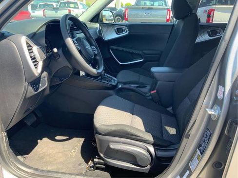 Used 2023 Kia Soul LX w/ Option Group 015 FWD image 9
