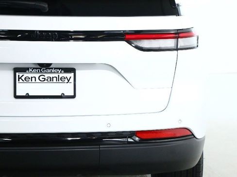 Used 2025 Jeep Grand Cherokee Altitude image 44