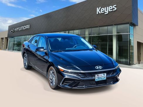 Used 2024 Hyundai Elantra SEL FWD image 3