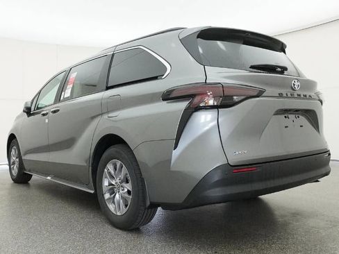New 2026 Toyota Sienna XLE FWD image 21