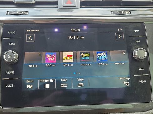 Used 2018 Volkswagen Tiguan SEL image 18