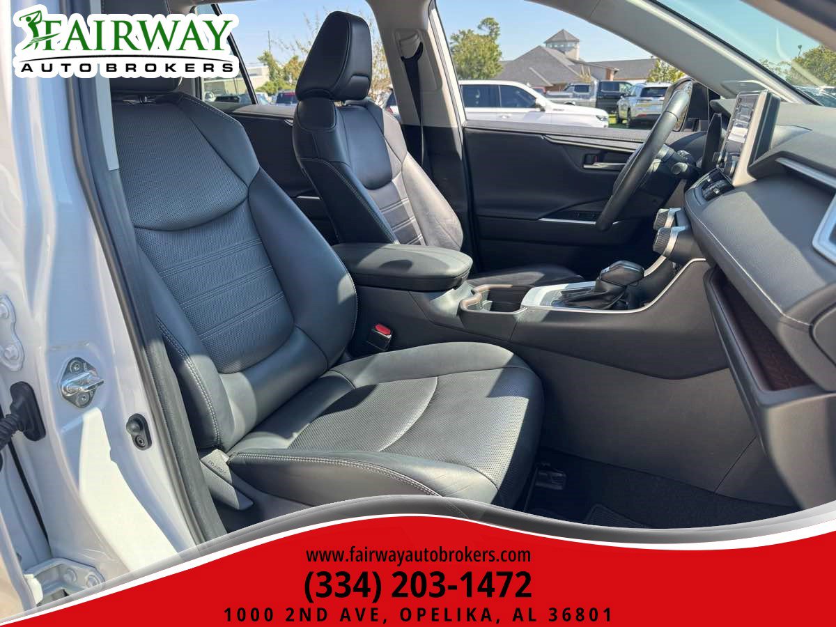 Used 2019 Toyota RAV4 Limited w/ Cold Weather Package FWD image 12