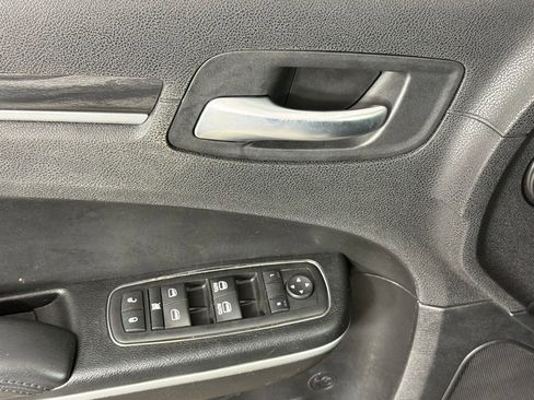 Used 2016 Chrysler 300 Limited RWD image 20