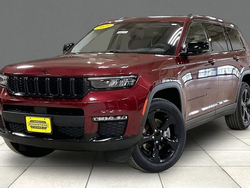 Used 2023 Jeep Grand Cherokee L Limited w/ Black Appearance Package AWD/4WD image 2