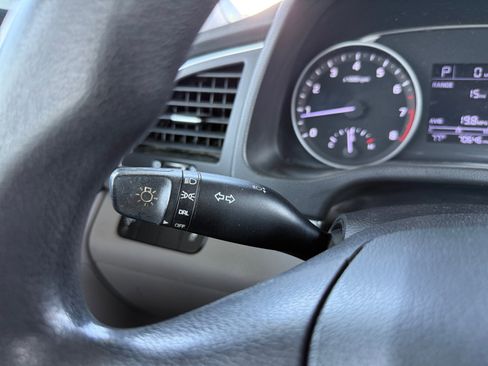 Used 2017 Hyundai Elantra SE FWD image 21