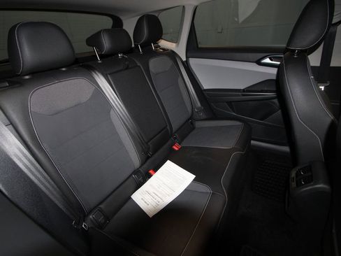 Used 2024 Volkswagen Taos SE image 21