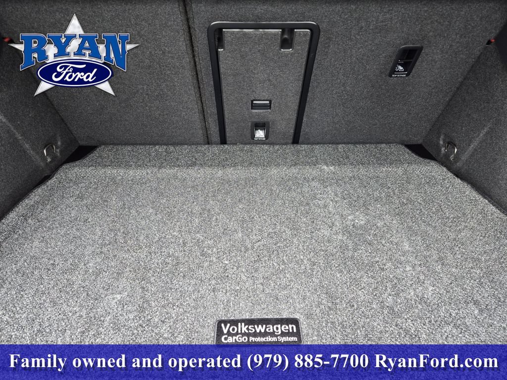 Used 2024 Volkswagen GTI SE FWD image 23