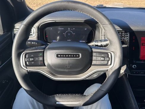 Used 2024 Jeep Wagoneer Series II w/ Flexible Seating Group image 18