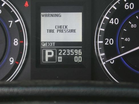 Used 2011 INFINITI G37 x Coupe w/ Premium Pkg image 10