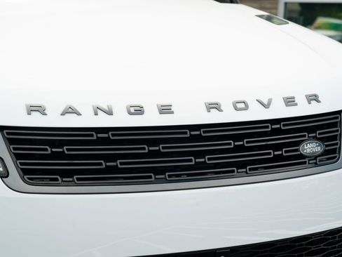 Used 2023 Land Rover Range Rover Sport SE AWD/4WD image 6