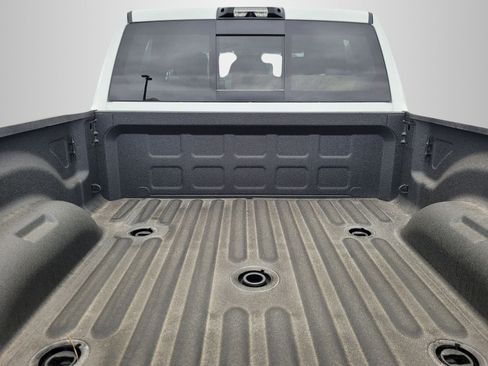 New 2026 RAM 2500 Laramie AWD/4WD image 7