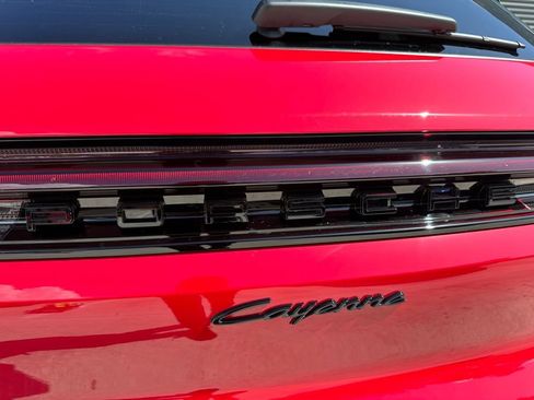 Certified 2025 Porsche Cayenne E-Hybrid AWD/4WD image 12