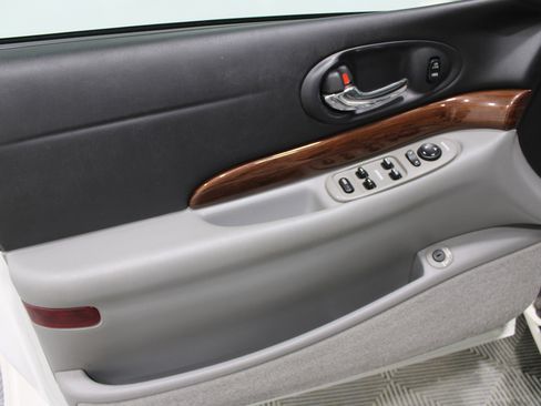 Used 2005 Buick Le Sabre Custom image 6