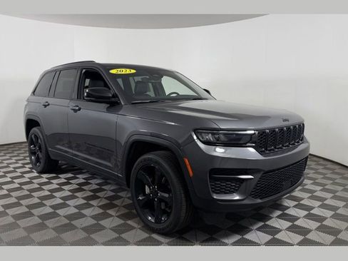 Used 2023 Jeep Grand Cherokee Altitude AWD/4WD image 1