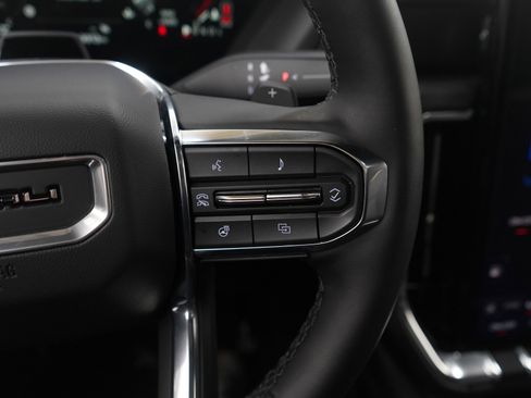 Used 2025 GMC Yukon Denali image 29