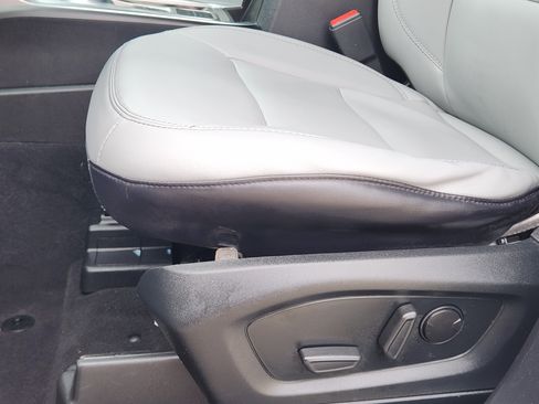 Used 2021 Ford Explorer XLT w/ Equipment Group 202A image 27