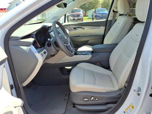 Used 2025 Cadillac XT5 Premium Luxury w/ LPO, Bronce Accent Package AWD/4WD image 10