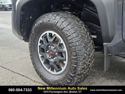 Used 2024 Toyota Tacoma TRD Off-Road image 28
