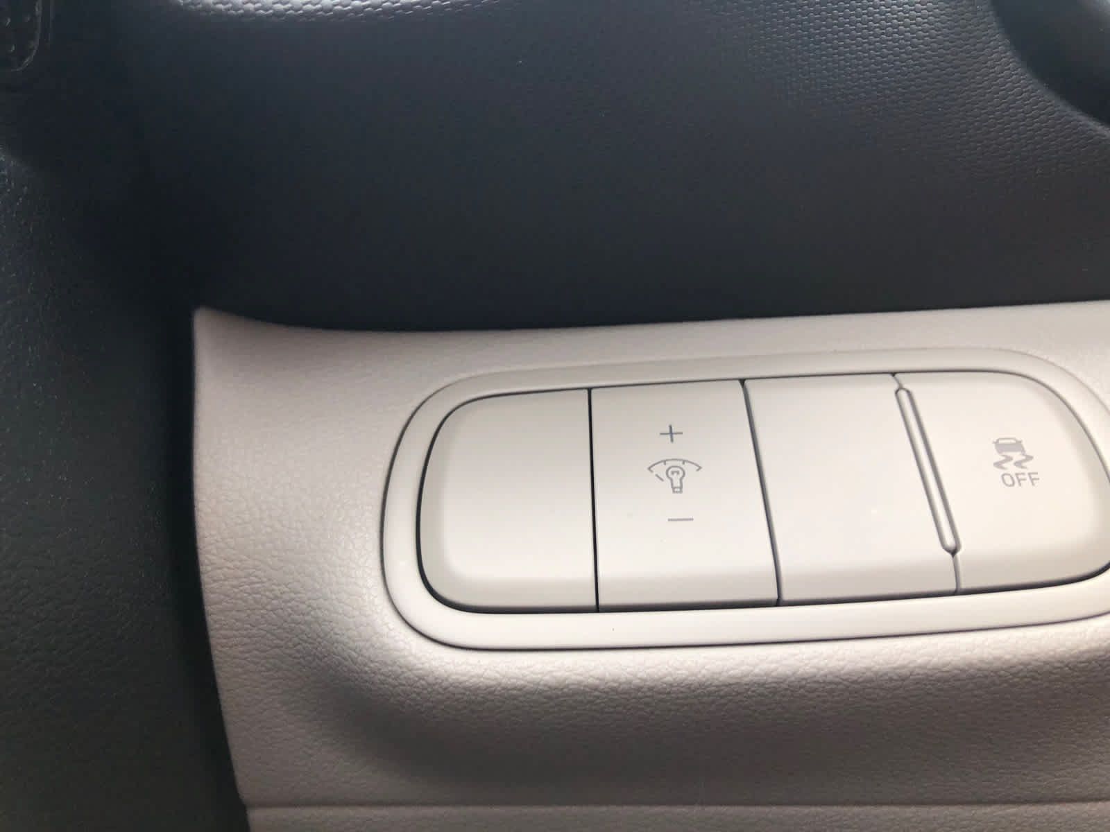 Certified 2025 Hyundai Venue SEL FWD image 11