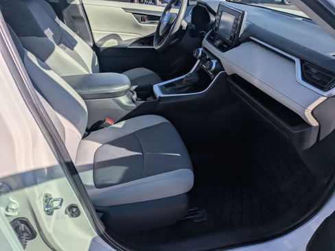 Used 2021 Toyota RAV4 XLE image 33