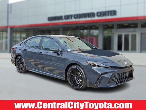 Used 2026 Toyota Camry SE image 1