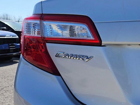 Used 2014 Toyota Camry LE image 11