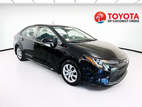 Certified 2025 Toyota Corolla LE image 1