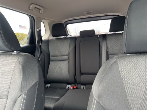 Used 2025 Nissan Rogue SV image 27