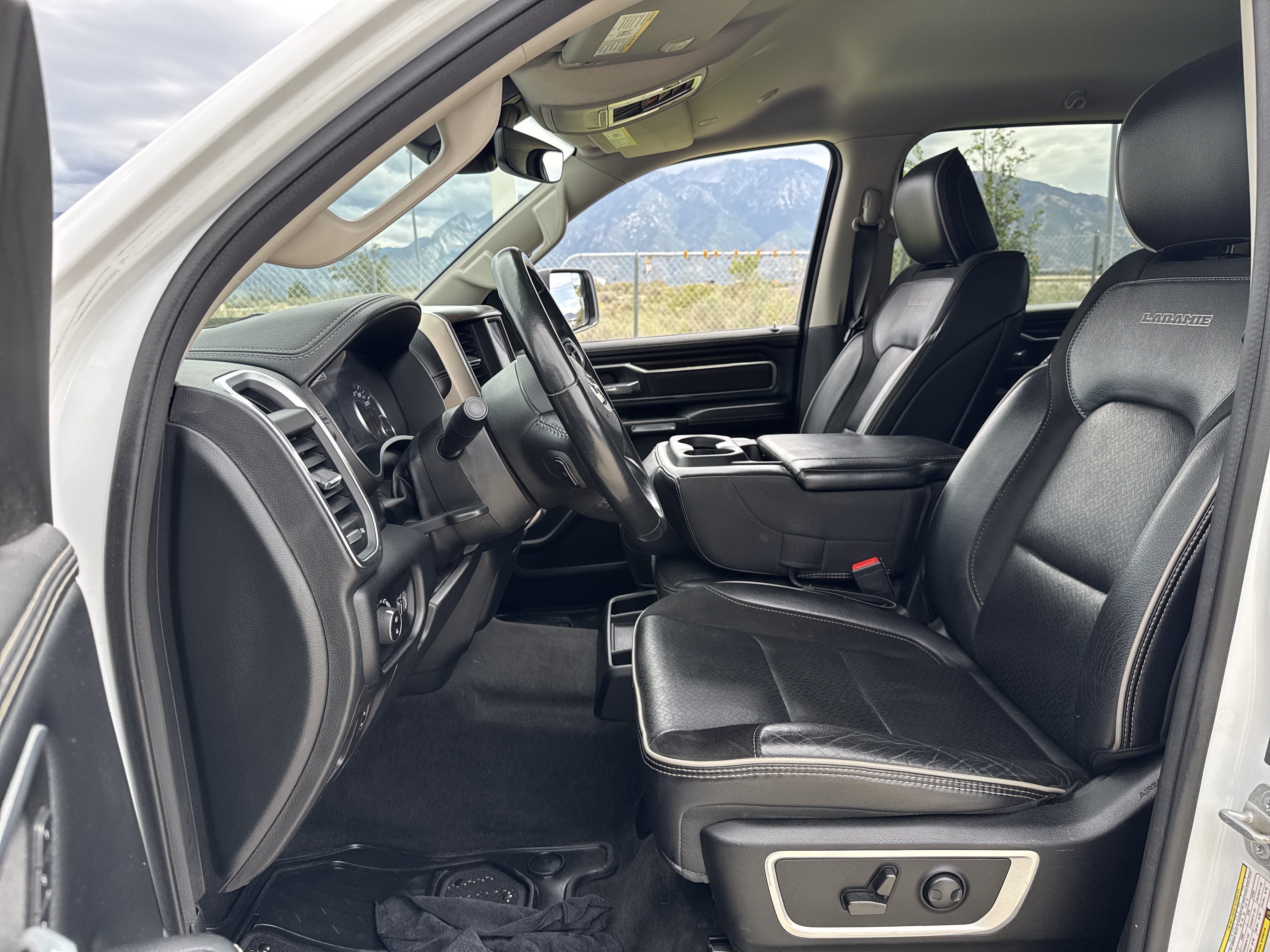 Used 2022 RAM 1500 Laramie AWD/4WD image 14