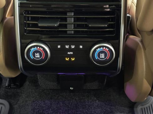 New 2026 Land Rover Range Rover SE image 11