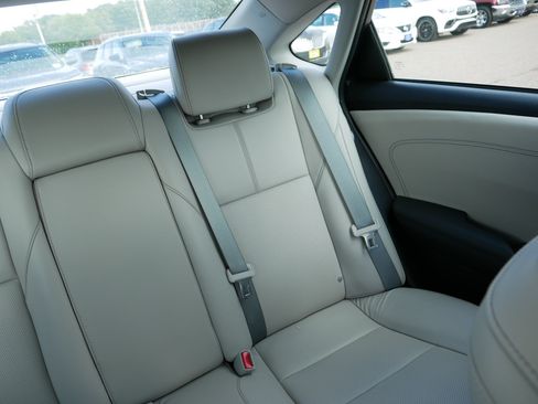 Used 2017 Toyota Avalon Limited w/ Four Season Package FWD image 14