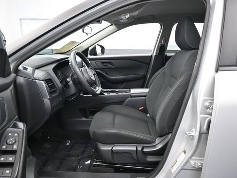 Used 2024 Nissan Rogue S FWD image 11