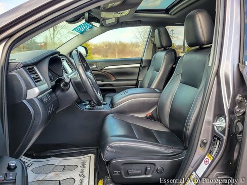 Used 2019 Toyota Highlander XLE AWD/4WD image 8