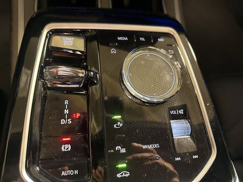 Used 2023 BMW 740i w/ Parking Assistance Package image 13