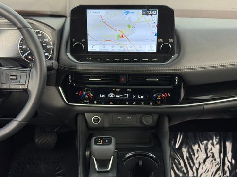 Used 2023 Nissan Rogue SL w/ SL Premium Package image 23