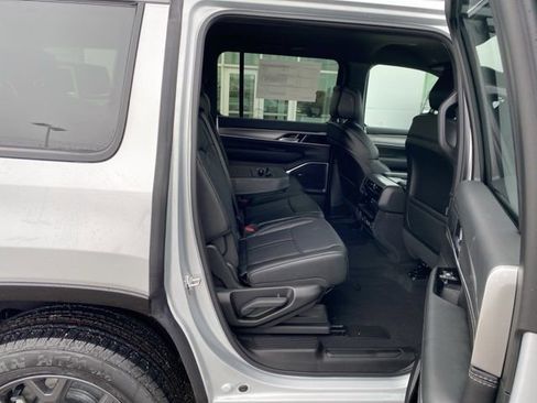 New 2026 Jeep Grand Wagoneer Limited w/ 8-Passenger Seating Package AWD/4WD image 30