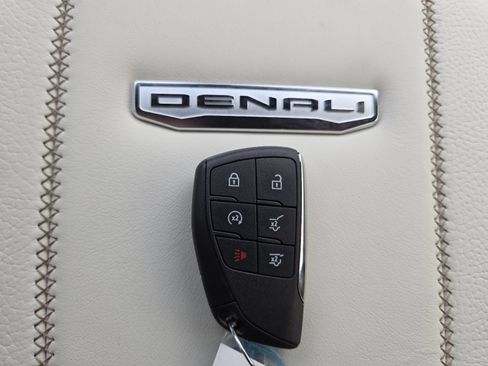 New 2026 GMC Yukon XL Denali w/ Denali Reserve Package AWD/4WD image 40