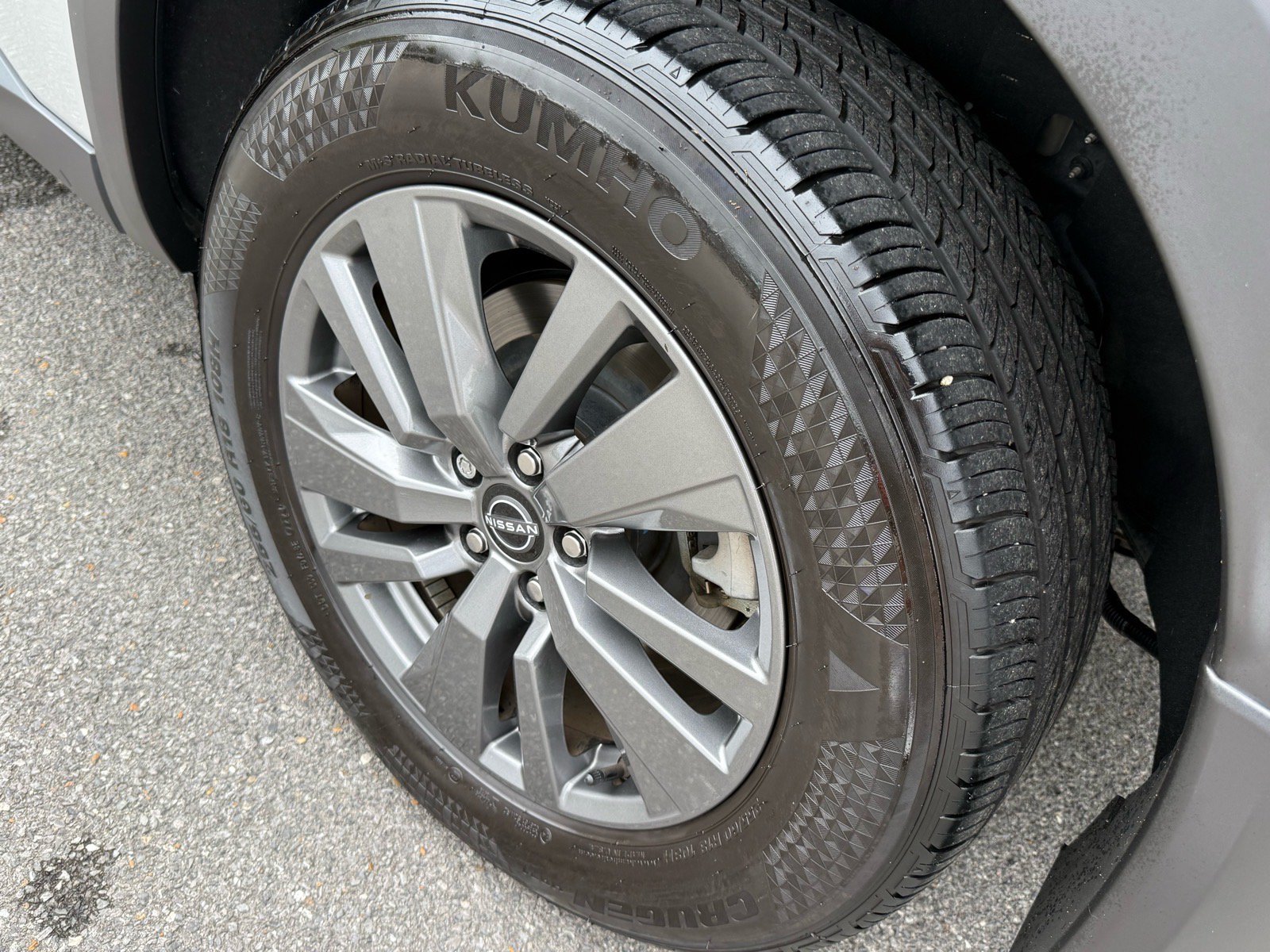 Used 2024 Nissan Pathfinder SV w/ Black Appearance Package FWD image 21