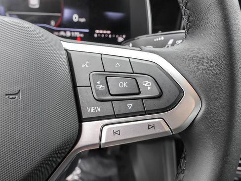 Used 2025 Volkswagen Jetta SE image 21