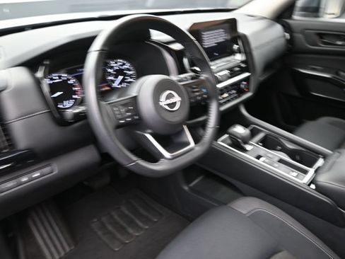 Used 2025 Nissan Pathfinder SV FWD image 21